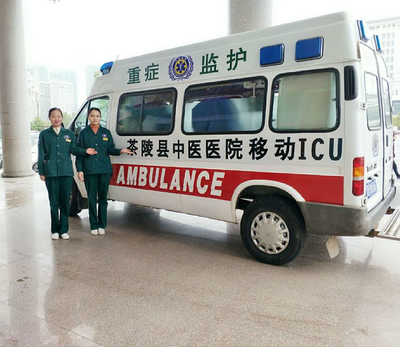 茶陵縣首臺(tái)移動(dòng)ICU救護(hù)車落戶中醫(yī)醫(yī)院，打造移動(dòng)手術(shù)新平臺(tái)