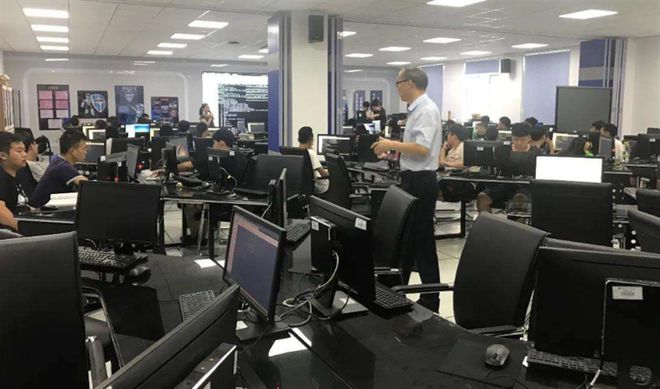 走進(jìn)數(shù)字媒體技術(shù)應(yīng)用專業(yè) 技術(shù)服務(wù)引領(lǐng)未來創(chuàng)意